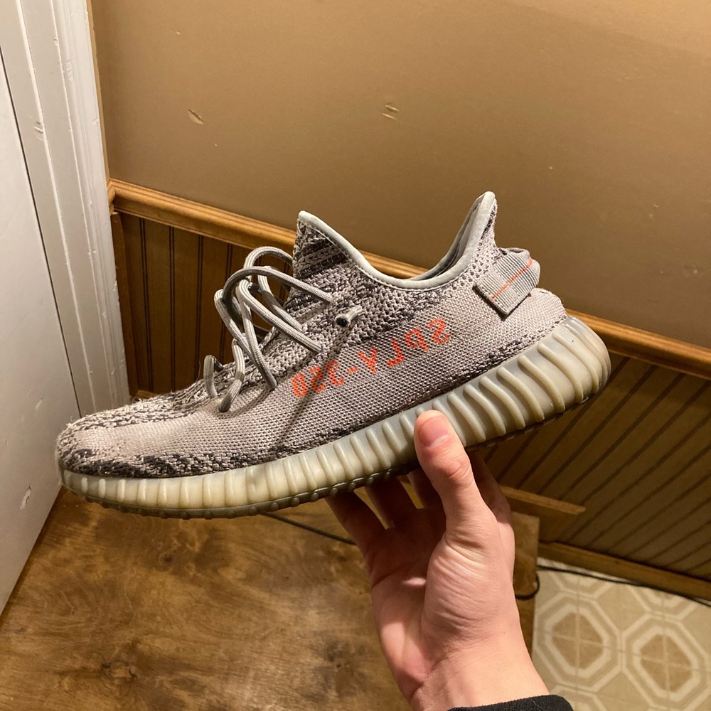 Yeezy belugas V2 size 11